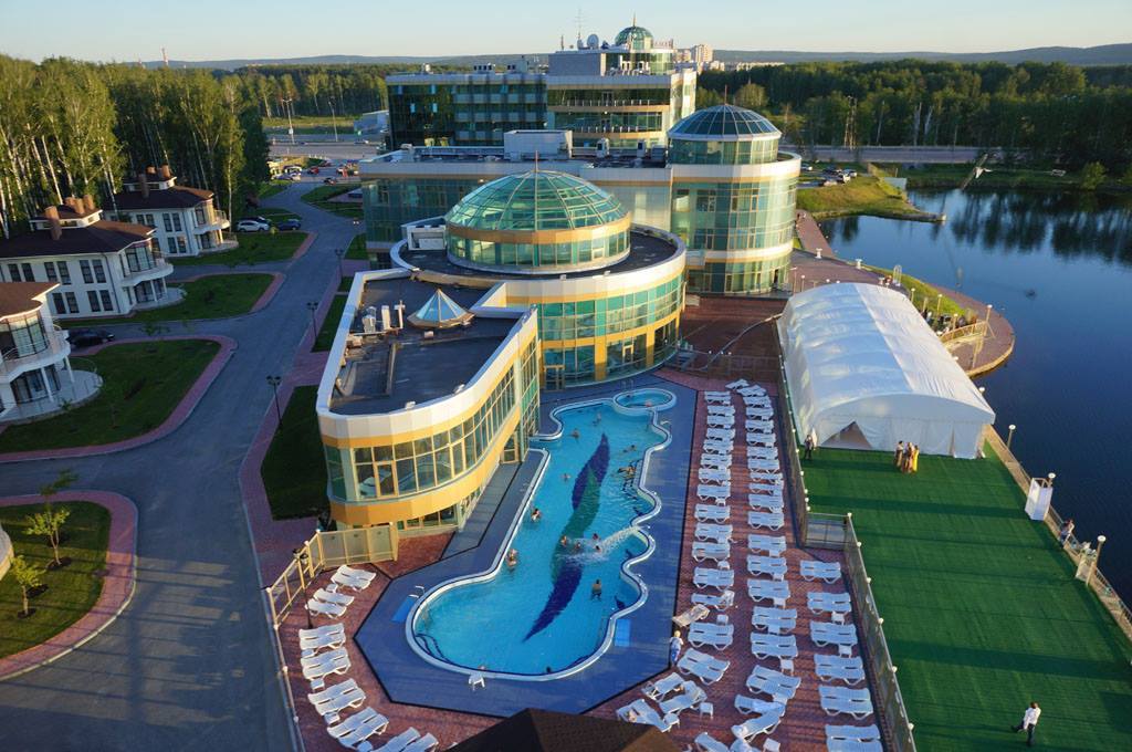 Отель Ramada Yekaterinburg Hotel&Spa Экстерьер фото